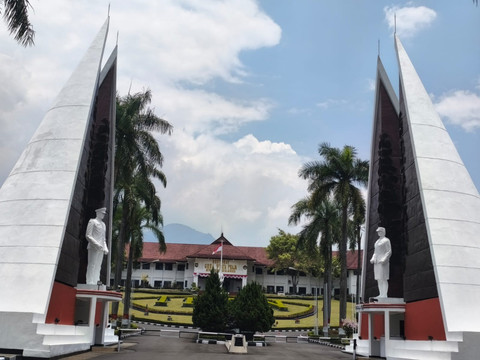 Kampus Institut Pemerintahan Dalam Negeri (IPDN) Jatinangor, Jumat (10/10/2025).   Foto: Linda Lestari/kumparan