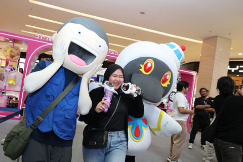 MAK MAK dan Tahilalats berinteraksi dengan pengunjung. Foto: Dok. Kumparan.