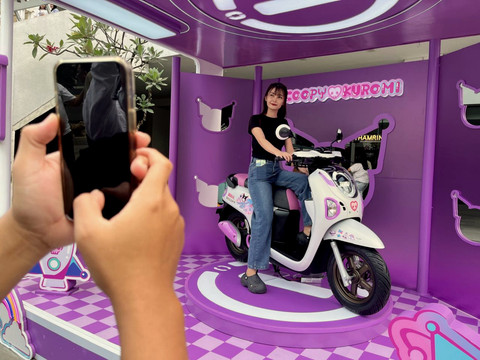 Kerja sama Honda Scoopy dengan Kuromi saat dipamerkan di Sarinah.
 Foto: Fitra Andrianto/kumparan