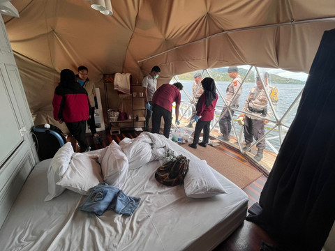 Polisi Olah TKP kasus glamping maut di Kabupaten Solok, Kamis (9/10). Foto: Dok. Polsek Lembah Gumanti