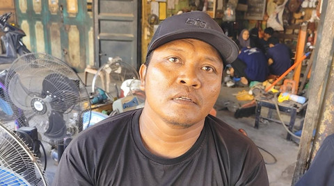 Iwan, saksi kecelakaan seorang bocah terlindas truk sampah di Medan, Jumat (10/10/2025). Foto: Amar Marpaung/kumparan