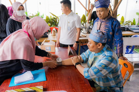 Wakil Wali Kota Pekanbaru, Markarius Anwar menghadiri kegiatan Cek Kesehatan Gratis (CKG) berbasis komunitas di Saung Merah Putih Jalan Sri Kurnia. Dok. Pekanbaru.go.id