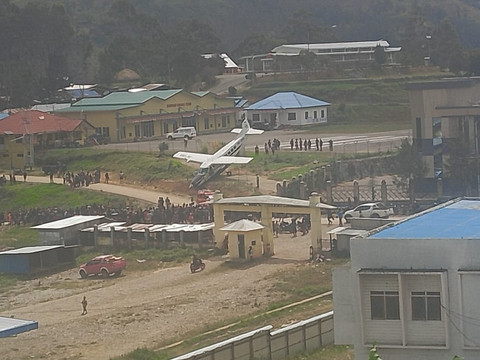 Pesawat Smart Air jenis Caravan C208 tergelincir di Lapangan Terbang Tiom, Kabupaten Lanny Jaya, Papua Pegunungan, Sabtu (11/10). Foto: Dok. Istimewa