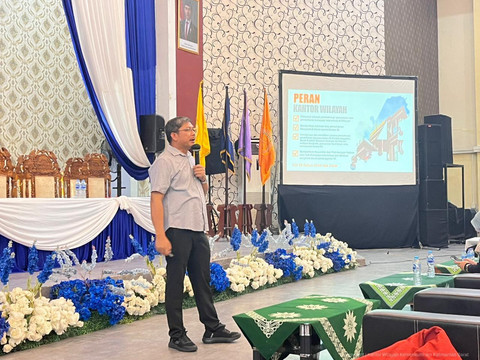 Kepala Kanwil Kemenkum Kalbar memberikan kuliah umum kepada mahasiswa UMP. Foto: Dok. Kanwil Kemenkum Kalbar