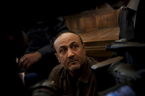 Pemimpin senior Fatah, Marwan Barghouti, hadir di pengadilan Yerusalem pada (25/1/2012). Foto: Bernat Armangue/AP Photo