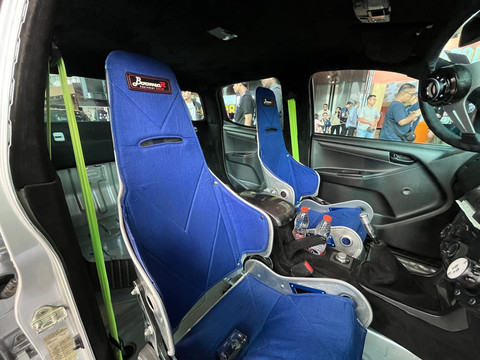 Modifikasi Isuzu D-Max milik Allen di pameran IMX 2025. Foto: Syahrul Ghiffari/kumparan