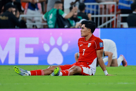 Pemain Timnas Indonesia Ramadhan Sananta sedih usai kalah dari Timnas Irak pada pertandingan Grup B Ronde 4 Kualifikasi Piala Dunia 2026 di King Abdullah Sports City Stadium, Jeddah, Arab Saudi, Sabtu (11/10/2025). Foto: Stringer/REUTERS