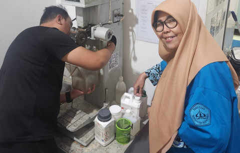 Dr Dra Wiwik Dahani MT (kanan). Foto: Humas ITS