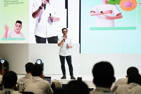 Direktur Human Capital Management Telkom, Willy Saelan, menjelaskan program magang Telkom untuk para fresh graduate. Foto: dok. Telkom