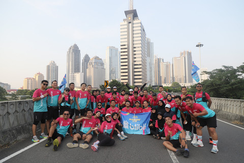 Keseruan Fun Run teman kumparan berkolaborasi dengan Blibli di kawasan Car Free Day (CFD) Sudirman, Jakarta, Minggu (12/10/2025). Foto: Jamal Ramadhan/kumparan