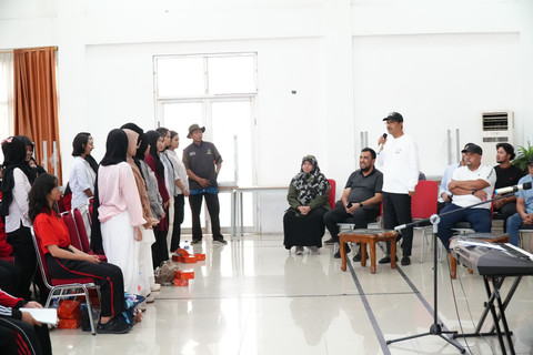 Menteri Sosial Saifullah Yusuf (Gus Ipul) mengunjungi Sekolah Rakyat Menengah Atas (SRMA) 13 di Sentra Terpadu Pangudi Luhur (STPL) Bekasi untuk mengecek perkembangan para siswa, Minggu (12/10/2025). Foto: Kemensos RI