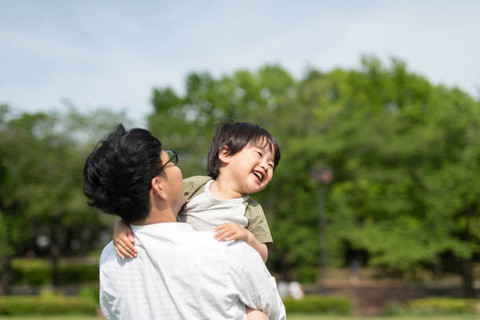 Ilustrasi Ayah dan Anak Bermain Bersama (Foto: IStockPhoto)