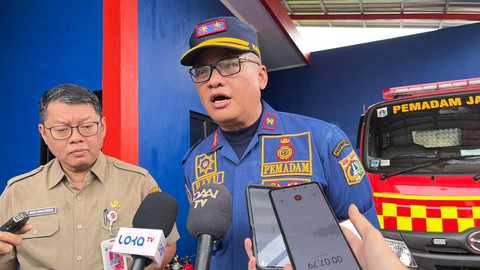 Kepala Dinas Gulkarmat DKI Jakarta Bayu Meghantara saat ditemui di Pos Pemadam Kebayoran Lama Utara, Jakarta Selatan, Senin (13/10/2025). Foto: Nasywa Athifah/kumparan