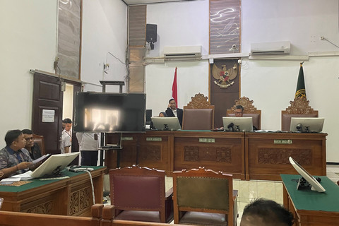 Sidang perdana gugatan praperadilan mahasiswa UNRI, Khariq Anhar, melawan Polda Metro Jaya, di PN Jakarta Selatan, Senin (13/10/2025). Foto: Fadhil Pramudya/kumparan