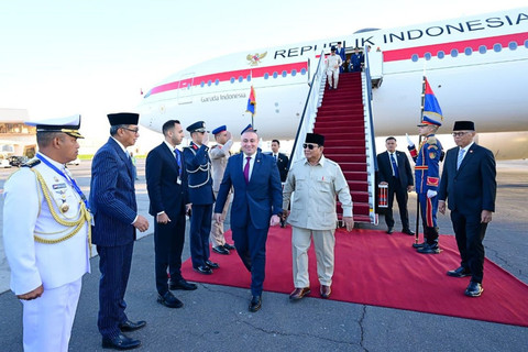 Presiden Prabowo Subianto tiba jelang Konferensi Tingkat Tinggi (KTT) Perdamaian Sharm El-Sheikh di Bandar Udara Internasional Sharm El-Sheikh, Mesir, Senin (13/10/2025). Foto: Biro Pers Sekretariat Presiden