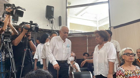 Keluarga dari eks Mendikbudristek Nadiem Makarim hingga aktris Jajang C Noer dan penulis Goenawan Mohammad menghadiri sidang putusan praperadilan Nadiem Makrim di PN Jakarta Selatan, Senin (13/10/2025). Foto: Fadhil Pramudya/kumparan