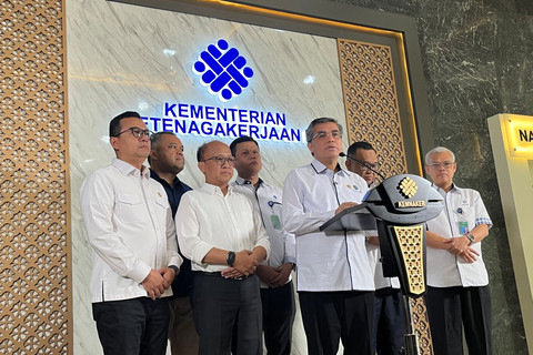 Menteri Ketenagakerjaan (Menaker) Yassierli saat konferensi pers Program Magang Nasional 2025, Senin (13/10/2025). Foto: Fariza Rizky Ananda/kumparan