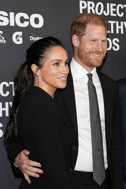 Pangeran Harry dan Meghan Markle dari Inggris, Duke dan Duchess of Sussex, menghadiri Gala Hari Kesehatan Mental Sedunia "Project Healthy Minds" di New York City, AS (9/10/2025). Foto: Eduardo Munoz/REUTERS