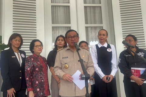 Gubernur DKI Jakarta Pramono Anung usai beraudiensi dengan Koalisi Dog Meat Free Indonesia di Balai Kota, Gambir, Jakarta Pusat, Senin (13/10/2025). Foto: Nasywa Athifah/kumparan