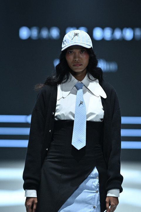 Koleksi Wilsen Willim dan Dear Me Beauty di Plaza Indonesia Fashion Week 2025 Day 2. Foto: Plaza Indonesia Fashion Week.