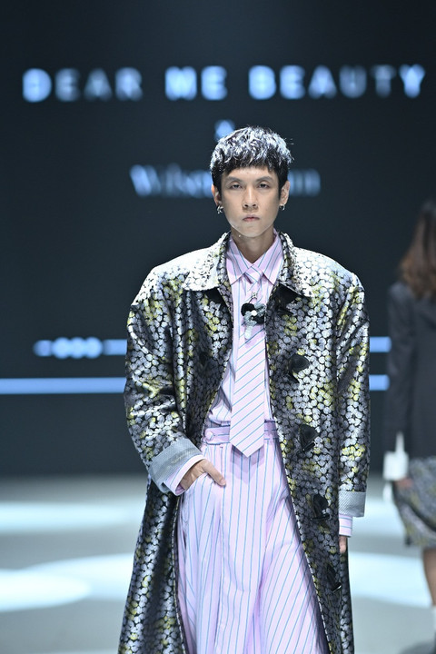 Koleksi Wilsen Willim dan Dear Me Beauty di Plaza Indonesia Fashion Week 2025 Day 2. Foto: Plaza Indonesia Fashion Week.