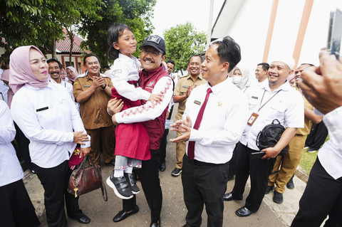 Menteri Sosial Saifullah Yusuf (Gus Ipul) meninjau Sekolah Rakyat Terpadu (SRT) 4 Sumedang di gedung BLK Kabupaten Sumedang, Jawa Barat, Senin (13/10/2025). Foto: Kemensos RI