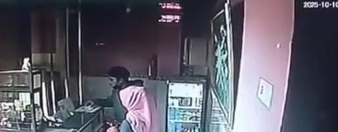 Seorang perempuan yang ditemukan jasadnya, sempat check-in dengan pria lain/ist.