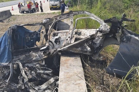 Mahasiswa tewas usai mobil tabrak pembatas jalan hingga terbakar di Tol Cisumdawu Sumedang. Foto: Dok. Istimewa