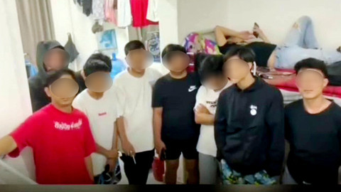 Para pekerja migran ilegal asal Minahasa, Sulawesi Utara, saat membuat video permohonan tolong ke pemerintah untuk memulangkan mereka dari Kamboja. (foto: istimewa)