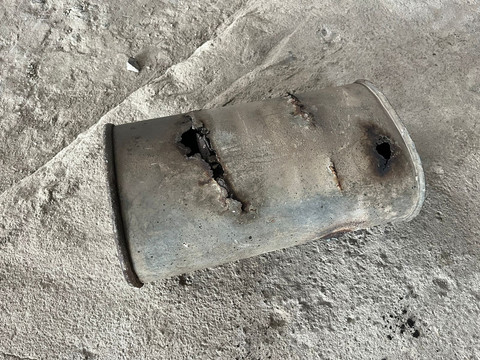 Wujud tabung muffler yang mengalami kropos. Foto: Syahrul Ghiffari/kumparan