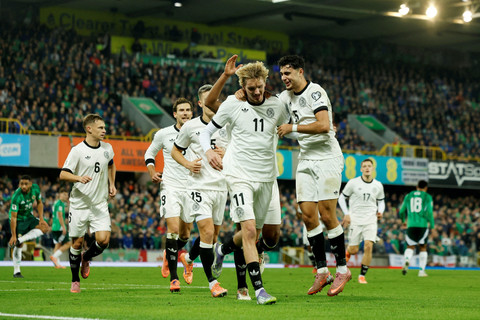 Selebrasi pemain Timnas Jeman Nick Woltemade usai mencetak gol ke gawang Timnas Irlandia Utara pada pertandingan Grup A Kualifikasi Piala Dunia 2026 Zona Eropa di Windsor Park, Belfast, Irlandia Utara, Senin (13/10/2025). Foto: Clodagh Kilcoyne/REUTERS