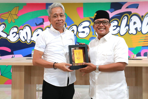Wakil Menteri Sosial Agus Jabo Priyono saat menerima audiensi sejumlah kepala daerah di Kantor Kemensos, Jakarta, Senin (13/10/2025). Foto: Kemensos RI