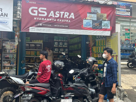 Suasana bengkel aki milik Kurniawan di Cilandak, Jakarta Selatan. Foto: Alvian Yoga Yulianto/kumparan