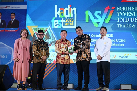 Gubernur Sumut Bobby Nasution, Ketua DPD RI Sultan Bachtiar Najamudin, dan Ketua Kadin Anindya Bakrie pada pembukaan Kadin Fest 2025 Sumut di Gedung Serbaguna Pekan Raya Sumatera Utara (PRSU) Tapiandaya, Jalan Gatot Subroto Medan, Senin (13/10/2025). Foto: Dok. Istimewa