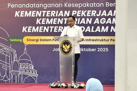 Menteri Dalam Negeri Tito Karnavian di Kantor Kemenko PM, Jakarta, Selasa (14/10/2025). Foto: Luthfi Humam/kumparan