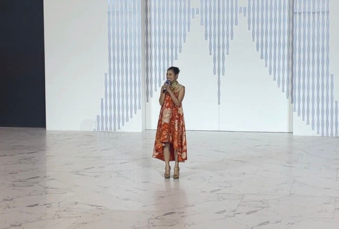 Andien Aisyah di fashion show Kanvas Budaya pada Kamis (25/09). Foto: kumparanWOMAN