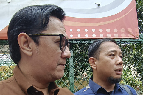Andre Taulany dan kuasa hukum Galih Rakasiwi di Pengadilan Agama Jakarta Selatan, Selasa (14/10/2025). Foto: Giovanni/kumparan