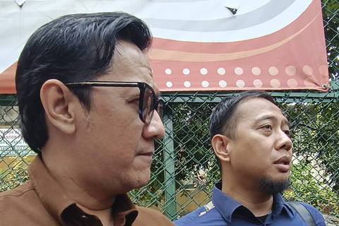 Andre Taulany dan kuasa hukum Galih Rakasiwi di Pengadilan Agama Jakarta Selatan, Selasa (14/10/2025). Foto: Giovanni/kumparan