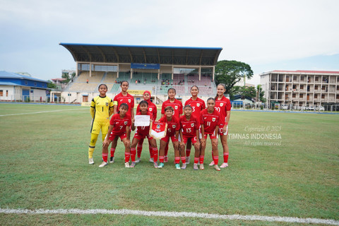 Sesi foto Timnas Wanita U-17 sebelum melawan Makau di Kualifikasi Piala Asia Wanita U-17, Senin (13/10) di Padaythar Stadium, Myanmar. Foto: PSSI