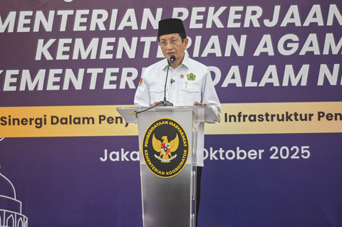 Menteri Agama Nasaruddin Umar memberikan sambutan sebelum melakukan penandatanganan kesepakatan bersama terkait infrastruktur pesantren di Jakarta, Selasa (14/10/2025).  Foto: Rivan Awal Lingga/ANTARA FOTO