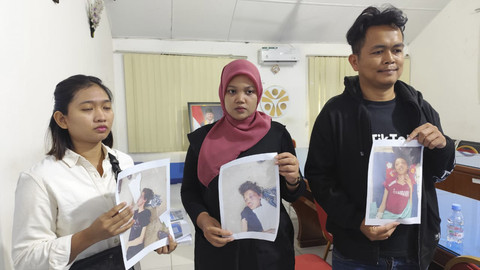 Pihak keluarga buat laporan ke BP3MI Sumut untuk pemulangan jenazah Argo Prasetyo yang berada di Kamboja, Medan, Selasa (14/10/2025). Foto: Amar Marpaung/kumparan