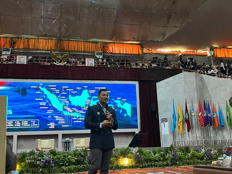 Menteri Koordinator Bidang Infrastruktur dan Pembangunan Kewilayahan, Agus Harimurti Yudhoyono (AHY) saat mengisi Stadium General di GSG Unila | Foto : Eka Febriani / Lampung Geh