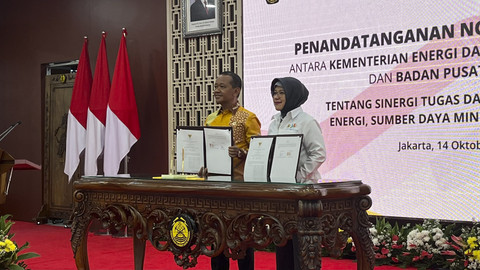 Penandatanganan Nota Kesepahaman tentang Sinergi Tugas dan Fungsi di Bidang Energi, Sumber Daya Mineral, dan Statistik oleh Menteri ESDM dan Kepala BPS, Selasa (14/10/2025). Foto: Fariza Rizky Ananda/kumparan