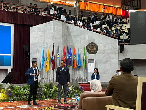 Menteri Koordinator Bidang Infrastruktur dan Pembangunan Kewilayahan, Agus Harimurti Yudhoyono (AHY) saat mengisi Stadium General di GSG Unila | Foto : Eka Febriani / Lampung Geh