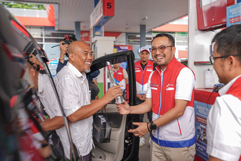 Direktur Utama PT Pertamina Patra Niaga Mars Ega Legowo Putra di SPBU. Dok Pertamina Patra Niaga