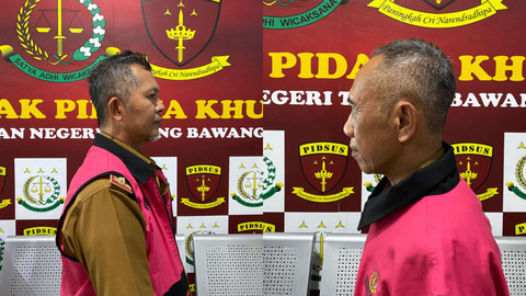 Kedua tersangka kasus dugaan korupsi penyalahgunaan keuangan pada DLH Tubaba tahun anggaran 2022-2024. | Foto: Dok Istimewa