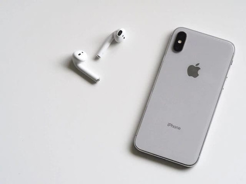 Ponsel iPhone yang saat ini sedang marak didambakan masyarakat urban/Dokumen Kumparan.