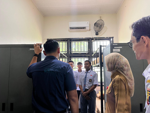 Menteri Koordinator Bidang Infrastruktur dan Pembangunan Kewilayahan, Agus Harimurti Yudhoyono (AHY, bersam Wakil Gubernur Lampung, Jihan Nurlela dan Bupa Lampung Selatan, Radityo Egi Pratama saat meninjau SRMA 32 Lampung Selatan | Foto : Eka Febriani / Lampung Geh