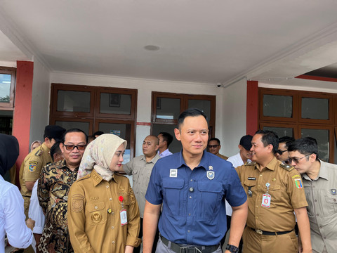 Menteri Koordinator Bidang Infrastruktur dan Pembangunan Kewilayahan, Agus Harimurti Yudhoyono (AHY, bersam Wakil Gubernur Lampung, Jihan Nurlela dan Bupa Lampung Selatan, Radityo Egi Pratama saat meninjau SRMA 32 Lampung Selatan | Foto : Eka Febriani / Lampung Geh