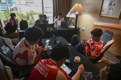 Sejumlah atlet Timnas esports Indonesia berlatih di Pelatnas Esports, Jakarta, Selasa (14/10/2025).  Foto: Fauzan/ANTARA FOTO
